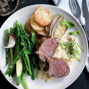 Lamb racks with onion cream sauce and crispy potatoes